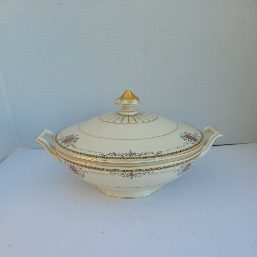 Heinrich Selb Bavaria Ivory Body Supreme 1.5 qt Covered 8" Serving Bowl Floral
